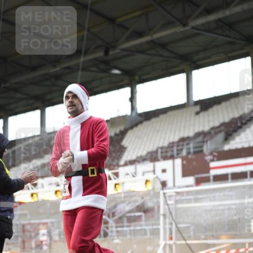 07.12.2025 - St. Pauli X-Mass-Run No. 15 Patografie http://msf.ph/oto/9366875 07.12.2025 11:00:17 Ziel 225, 435, 440, 611, 985, 988, 3952, 4793 meine-sportfotos.de