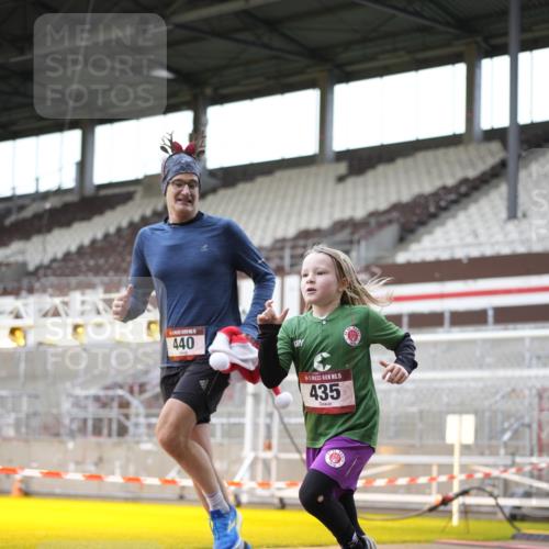 07.12.2025 - St. Pauli X-Mass-Run No. 15 Patografie http://msf.ph/oto/9366881 07.12.2025 11:00:21 Ziel 225, 435, 440, 611, 985, 988, 1721, 3952, 4478, 4793 meine-sportfotos.de