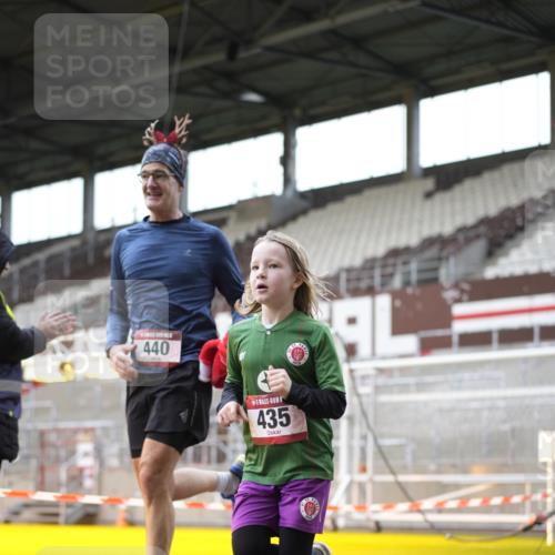 07.12.2025 - St. Pauli X-Mass-Run No. 15 Patografie http://msf.ph/oto/9366885 07.12.2025 11:00:21 Ziel 225, 435, 440, 611, 985, 988, 1721, 3952, 4478, 4793 meine-sportfotos.de