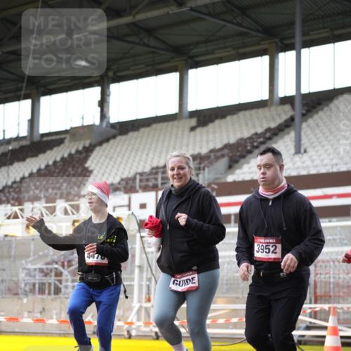 07.12.2025 - St. Pauli X-Mass-Run No. 15 Patografie http://msf.ph/oto/9366892 07.12.2025 11:00:24 Ziel 225, 435, 440, 611, 985, 988, 1721, 3952, 4478, 4793 meine-sportfotos.de