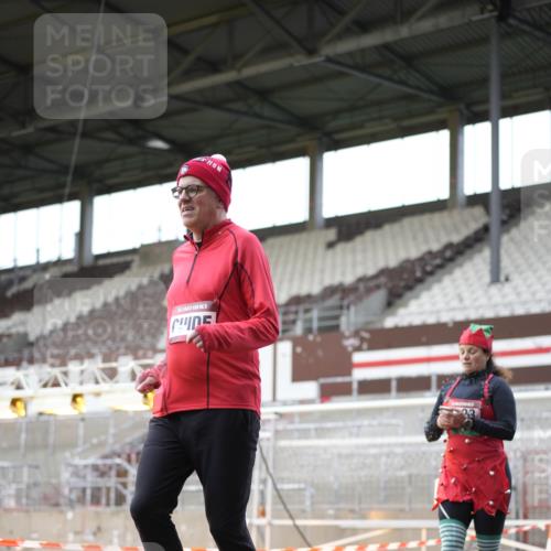 07.12.2025 - St. Pauli X-Mass-Run No. 15 Patografie http://msf.ph/oto/9366900 07.12.2025 11:00:25 Ziel 225, 435, 440, 611, 985, 988, 1721, 3952, 4478, 4793 meine-sportfotos.de