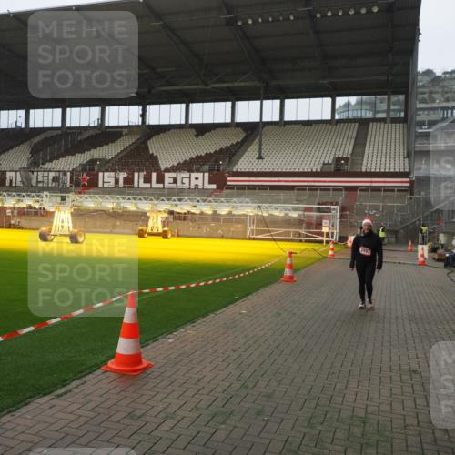 07.12.2025 - St. Pauli X-Mass-Run No. 15 Fabian Wolf http://msf.ph/oto/9366913 07.12.2025 10:21:38 Ziel 149, 270, 2927, 2997, 3091, 3988, 4158, 4169, 4170 meine-sportfotos.de