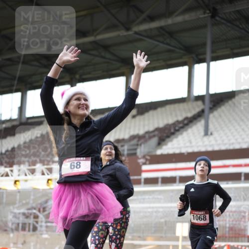 07.12.2025 - St. Pauli X-Mass-Run No. 15 Patografie http://msf.ph/oto/9366929 07.12.2025 11:00:49 Ziel 68, 135, 492, 1065, 1068, 1660, 3349, 3353 meine-sportfotos.de