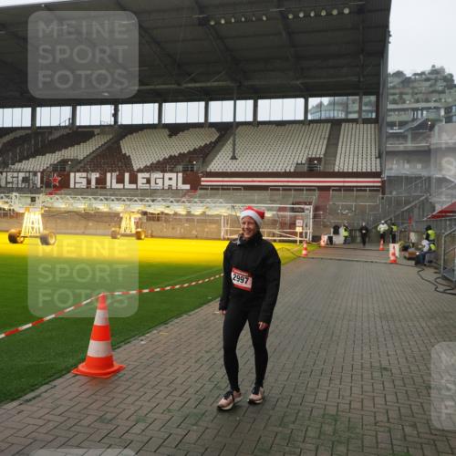 07.12.2025 - St. Pauli X-Mass-Run No. 15 Fabian Wolf http://msf.ph/oto/9366932 07.12.2025 10:21:42 Ziel 2927, 2997, 3091, 3988, 4158, 4169, 4170 meine-sportfotos.de