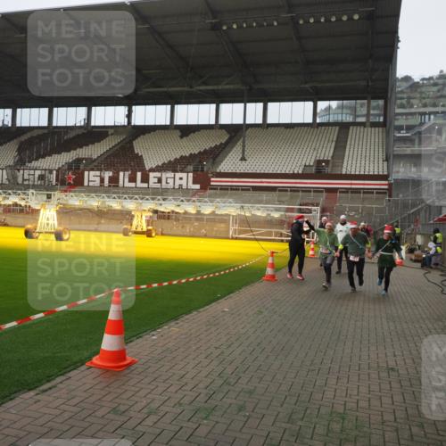 07.12.2025 - St. Pauli X-Mass-Run No. 15 Fabian Wolf http://msf.ph/oto/9366943 07.12.2025 10:21:57 Ziel 1488, 2944, 2945, 3999, 4000, 4321, 4322, 4323, 4415 meine-sportfotos.de