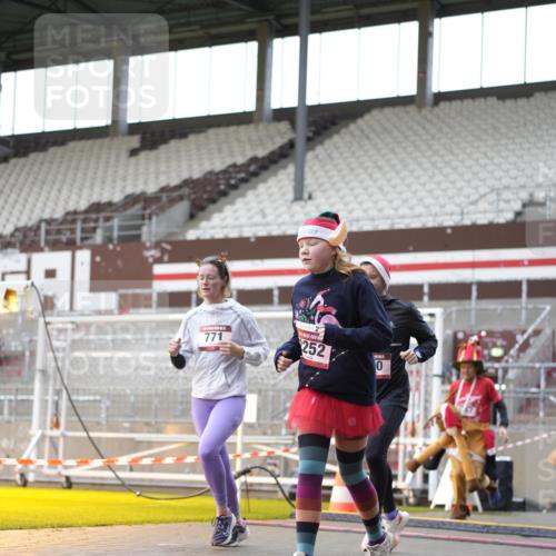 07.12.2025 - St. Pauli X-Mass-Run No. 15 Patografie http://msf.ph/oto/9366963 07.12.2025 11:01:19 Ziel 132, 139, 557, 766, 770, 771, 1300, 1367, 1615, 2251, 2252 meine-sportfotos.de