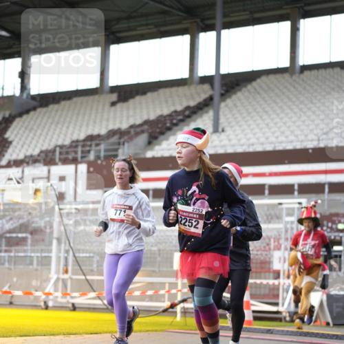 07.12.2025 - St. Pauli X-Mass-Run No. 15 Patografie http://msf.ph/oto/9366966 07.12.2025 11:01:19 Ziel 132, 139, 557, 766, 770, 771, 1300, 1367, 1615, 2251, 2252 meine-sportfotos.de