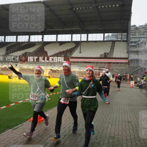 07.12.2025 - St. Pauli X-Mass-Run No. 15 Fabian Wolf http://msf.ph/oto/9366971 07.12.2025 10:22:00 Ziel 1488, 2944, 2945, 3999, 4000, 4321, 4322, 4323, 4415 meine-sportfotos.de