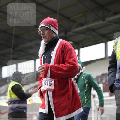 07.12.2025 - St. Pauli X-Mass-Run No. 15 Patografie http://msf.ph/oto/9366980 07.12.2025 11:01:23 Ziel 132, 139, 336, 766, 770, 771, 1300, 1367, 1615, 2251, 2252 meine-sportfotos.de