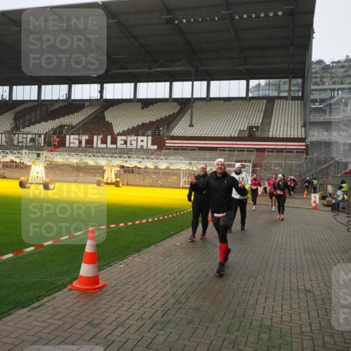 07.12.2025 - St. Pauli X-Mass-Run No. 15 Fabian Wolf http://msf.ph/oto/9366981 07.12.2025 10:22:01 Ziel 1488, 2944, 2945, 3999, 4000, 4321, 4322, 4323, 4415 meine-sportfotos.de