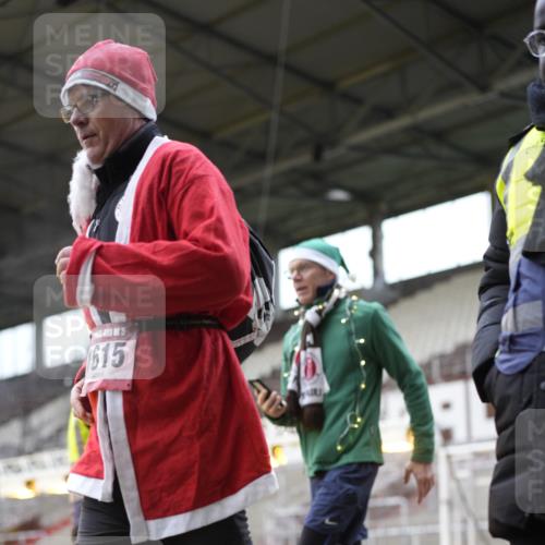 07.12.2025 - St. Pauli X-Mass-Run No. 15 Patografie http://msf.ph/oto/9366982 07.12.2025 11:01:23 Ziel 132, 139, 336, 766, 770, 771, 1300, 1367, 1615, 2251, 2252 meine-sportfotos.de