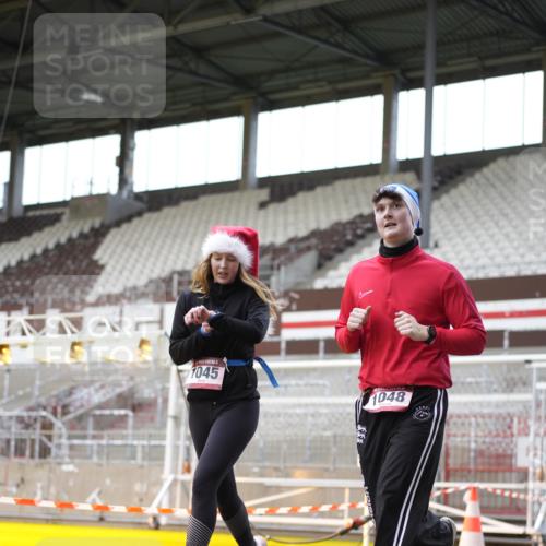 07.12.2025 - St. Pauli X-Mass-Run No. 15 Patografie http://msf.ph/oto/9366989 07.12.2025 11:01:31 Ziel 336, 376, 766, 770, 771, 1045, 1048, 1300, 1367, 1615, 2251, 2252 meine-sportfotos.de