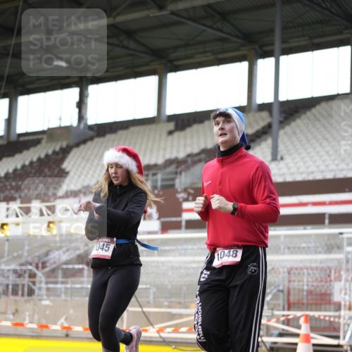 07.12.2025 - St. Pauli X-Mass-Run No. 15 Patografie http://msf.ph/oto/9366991 07.12.2025 11:01:31 Ziel 336, 376, 766, 770, 771, 1045, 1048, 1300, 1367, 1615, 2251, 2252 meine-sportfotos.de