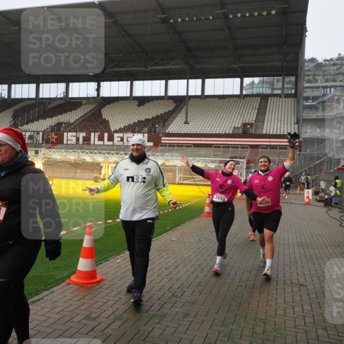 07.12.2025 - St. Pauli X-Mass-Run No. 15 Fabian Wolf http://msf.ph/oto/9367003 07.12.2025 10:22:05 Ziel 1371, 1488, 2819, 2944, 2945, 3431, 3736, 3999, 4000, 4321, 4322, 4323, 4415 meine-sportfotos.de