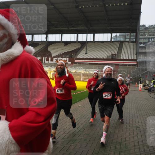 07.12.2025 - St. Pauli X-Mass-Run No. 15 Fabian Wolf http://msf.ph/oto/9367048 07.12.2025 10:22:12 Ziel 1371, 1488, 2817, 2818, 2819, 3431, 3736, 3999, 4000, 4321, 4322, 4323, 4415, 4774 meine-sportfotos.de