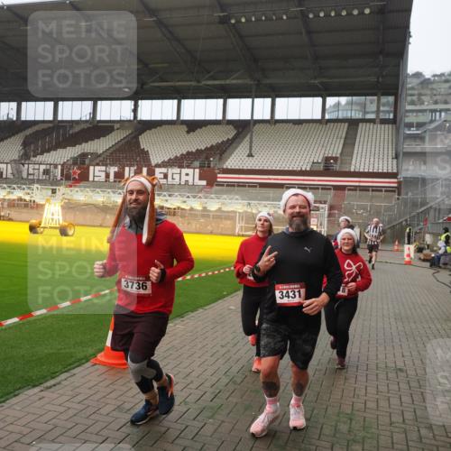 07.12.2025 - St. Pauli X-Mass-Run No. 15 Fabian Wolf http://msf.ph/oto/9367050 07.12.2025 10:22:13 Ziel 1371, 1488, 2817, 2818, 2819, 3431, 3736, 3999, 4000, 4415, 4774 meine-sportfotos.de