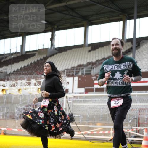 07.12.2025 - St. Pauli X-Mass-Run No. 15 Patografie http://msf.ph/oto/9367070 07.12.2025 11:02:27 Ziel 20, 25, 542, 547, 746, 747, 749, 751, 2519, 2520 meine-sportfotos.de