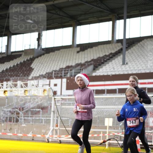 07.12.2025 - St. Pauli X-Mass-Run No. 15 Patografie http://msf.ph/oto/9367076 07.12.2025 11:02:30 Ziel 20, 25, 542, 547, 746, 747, 749, 751 meine-sportfotos.de
