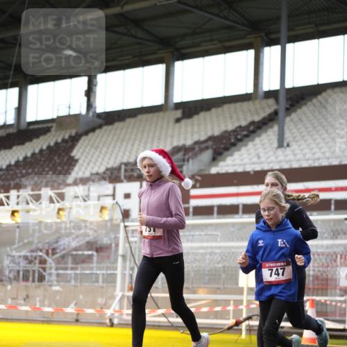 07.12.2025 - St. Pauli X-Mass-Run No. 15 Patografie http://msf.ph/oto/9367078 07.12.2025 11:02:30 Ziel 20, 25, 542, 547, 746, 747, 749, 751 meine-sportfotos.de