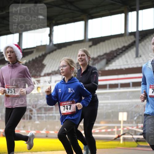 07.12.2025 - St. Pauli X-Mass-Run No. 15 Patografie http://msf.ph/oto/9367080 07.12.2025 11:02:30 Ziel 20, 25, 542, 547, 746, 747, 749, 751 meine-sportfotos.de