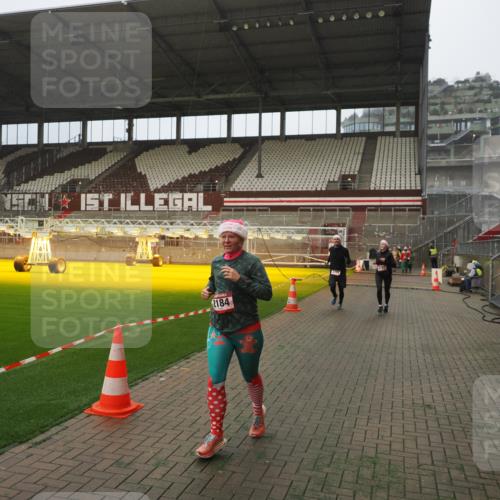 07.12.2025 - St. Pauli X-Mass-Run No. 15 Fabian Wolf http://msf.ph/oto/9367083 07.12.2025 10:22:22 Ziel 1371, 2184, 2817, 2818, 2819, 3431, 3736, 4771, 4774, 4781 meine-sportfotos.de