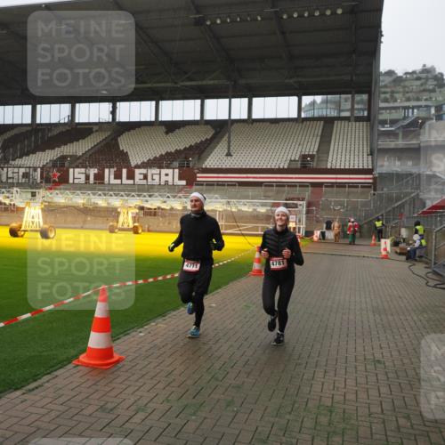 07.12.2025 - St. Pauli X-Mass-Run No. 15 Fabian Wolf http://msf.ph/oto/9367096 07.12.2025 10:22:24 Ziel 2184, 2817, 2818, 2819, 3431, 3736, 4771, 4774, 4781 meine-sportfotos.de