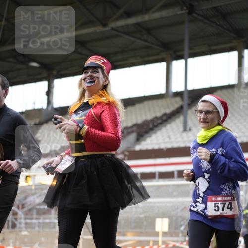 07.12.2025 - St. Pauli X-Mass-Run No. 15 Patografie http://msf.ph/oto/9367101 07.12.2025 11:02:47 Ziel 151, 160, 502, 574, 602, 612, 875, 880, 953, 997, 1063, 1102, 4809 meine-sportfotos.de