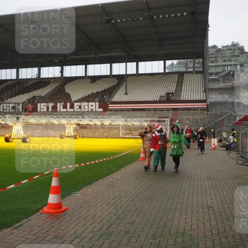 07.12.2025 - St. Pauli X-Mass-Run No. 15 Fabian Wolf http://msf.ph/oto/9367121 07.12.2025 10:22:41 Ziel 715, 739, 1636, 4407, 4411, 4419, 4509, 4539 meine-sportfotos.de