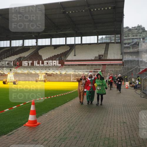 07.12.2025 - St. Pauli X-Mass-Run No. 15 Fabian Wolf http://msf.ph/oto/9367131 07.12.2025 10:22:42 Ziel 715, 739, 794, 1636, 4407, 4411, 4419, 4509, 4539 meine-sportfotos.de