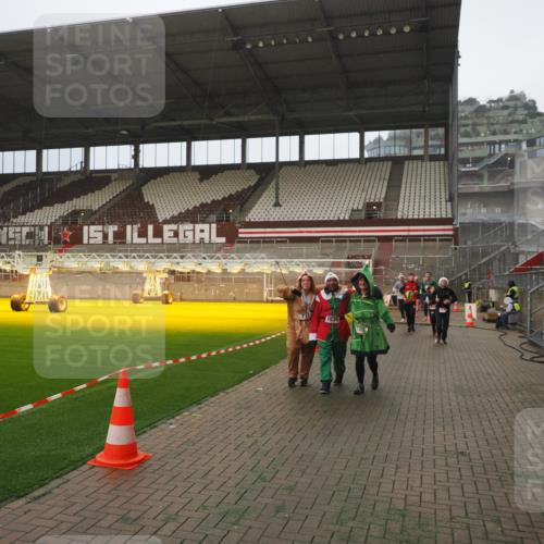 07.12.2025 - St. Pauli X-Mass-Run No. 15 Fabian Wolf http://msf.ph/oto/9367134 07.12.2025 10:22:42 Ziel 715, 739, 794, 1636, 4407, 4411, 4419, 4509, 4539 meine-sportfotos.de