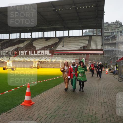 07.12.2025 - St. Pauli X-Mass-Run No. 15 Fabian Wolf http://msf.ph/oto/9367140 07.12.2025 10:22:42 Ziel 715, 739, 794, 1636, 4407, 4411, 4419, 4509, 4539 meine-sportfotos.de