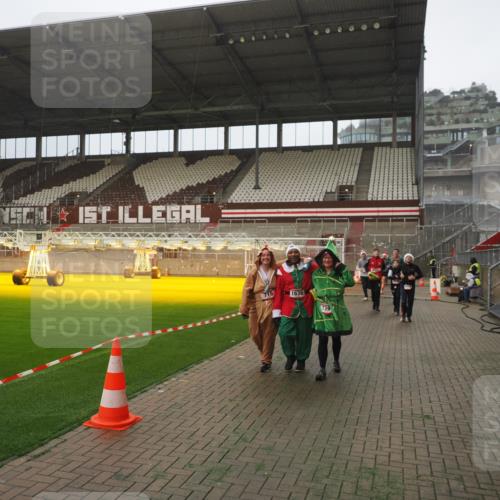 07.12.2025 - St. Pauli X-Mass-Run No. 15 Fabian Wolf http://msf.ph/oto/9367142 07.12.2025 10:22:43 Ziel 715, 739, 794, 1636, 4407, 4411, 4419, 4509, 4539 meine-sportfotos.de