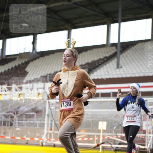 07.12.2025 - St. Pauli X-Mass-Run No. 15 Patografie http://msf.ph/oto/9367143 07.12.2025 11:03:02 Ziel 151, 160, 502, 574, 599, 602, 612, 748, 875, 880, 953, 1102, 1139, 1199, 1385, 1644, 1668, 1670, 4809 meine-sportfotos.de