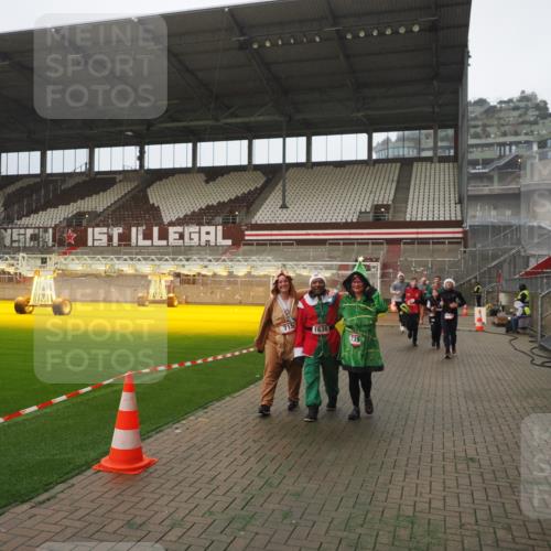 07.12.2025 - St. Pauli X-Mass-Run No. 15 Fabian Wolf http://msf.ph/oto/9367145 07.12.2025 10:22:43 Ziel 715, 739, 794, 1636, 4407, 4411, 4419, 4509, 4539 meine-sportfotos.de