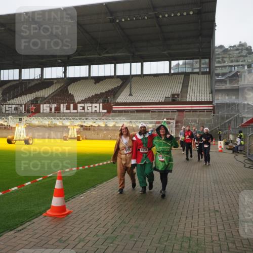 07.12.2025 - St. Pauli X-Mass-Run No. 15 Fabian Wolf http://msf.ph/oto/9367147 07.12.2025 10:22:43 Ziel 715, 739, 794, 1636, 4407, 4411, 4419, 4509, 4539 meine-sportfotos.de