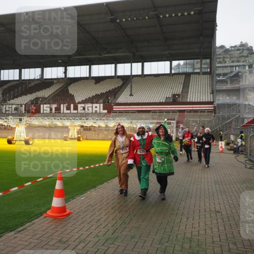 07.12.2025 - St. Pauli X-Mass-Run No. 15 Fabian Wolf http://msf.ph/oto/9367149 07.12.2025 10:22:43 Ziel 715, 739, 794, 1636, 4407, 4411, 4419, 4509, 4539 meine-sportfotos.de