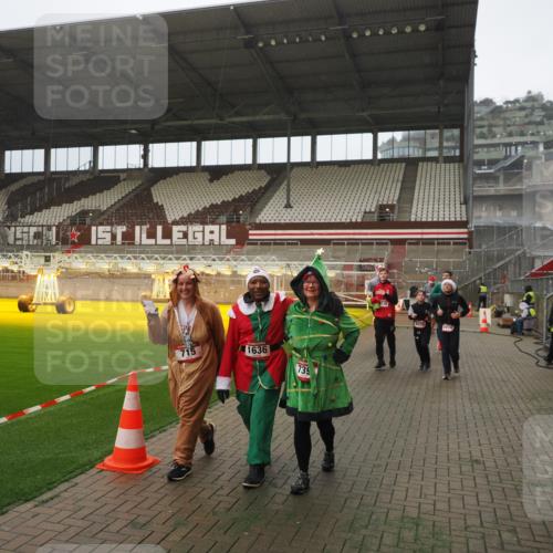 07.12.2025 - St. Pauli X-Mass-Run No. 15 Fabian Wolf http://msf.ph/oto/9367162 07.12.2025 10:22:44 Ziel 715, 739, 794, 1636, 3780, 4287, 4407, 4411, 4419, 4509, 4539 meine-sportfotos.de