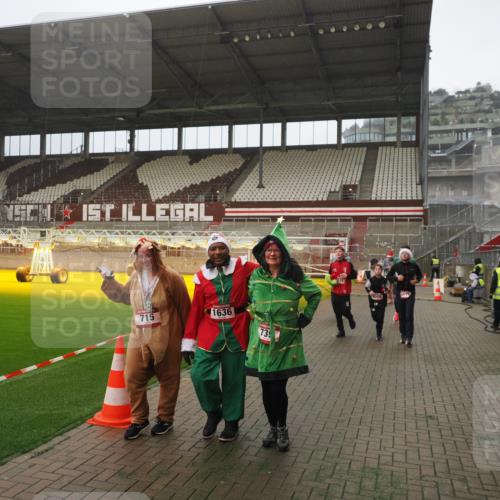 07.12.2025 - St. Pauli X-Mass-Run No. 15 Fabian Wolf http://msf.ph/oto/9367164 07.12.2025 10:22:45 Ziel 715, 739, 794, 1636, 3780, 4287, 4407, 4411, 4419, 4509, 4539 meine-sportfotos.de