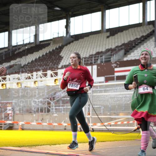 07.12.2025 - St. Pauli X-Mass-Run No. 15 Patografie http://msf.ph/oto/9367165 07.12.2025 11:03:13 Ziel 61, 64, 186, 748, 853, 1139, 1199, 1385, 1644, 1668, 1670, 1850 meine-sportfotos.de
