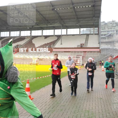 07.12.2025 - St. Pauli X-Mass-Run No. 15 Fabian Wolf http://msf.ph/oto/9367182 07.12.2025 10:22:47 Ziel 715, 739, 794, 3780, 4287, 4407, 4411, 4419, 4509, 4539 meine-sportfotos.de