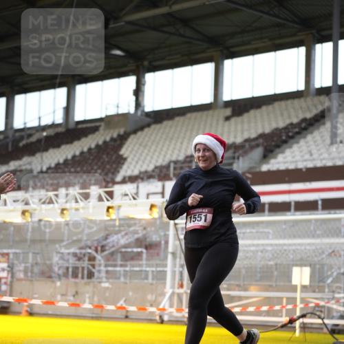 07.12.2025 - St. Pauli X-Mass-Run No. 15 Patografie http://msf.ph/oto/9367195 07.12.2025 11:03:33 Ziel 102, 109, 297, 505, 514, 1551 meine-sportfotos.de