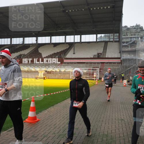 07.12.2025 - St. Pauli X-Mass-Run No. 15 Fabian Wolf http://msf.ph/oto/9367205 07.12.2025 10:22:49 Ziel 794, 3780, 4287, 4407, 4411, 4419, 4509, 4539 meine-sportfotos.de