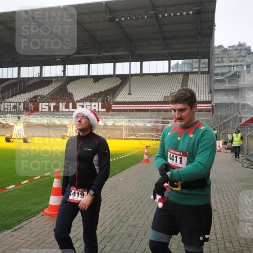 07.12.2025 - St. Pauli X-Mass-Run No. 15 Fabian Wolf http://msf.ph/oto/9367211 07.12.2025 10:22:50 Ziel 794, 3780, 4287, 4407, 4411, 4419, 4509, 4539 meine-sportfotos.de