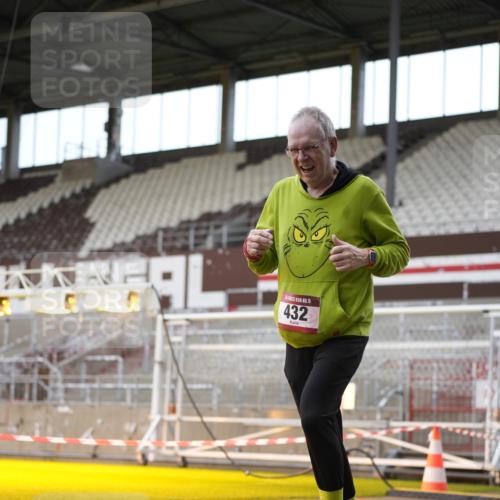 07.12.2025 - St. Pauli X-Mass-Run No. 15 Patografie http://msf.ph/oto/9367223 07.12.2025 11:03:57 Ziel 215, 216, 222, 432, 719, 1853, 1857, 1860 meine-sportfotos.de