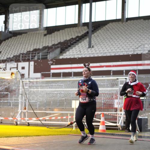 07.12.2025 - St. Pauli X-Mass-Run No. 15 Patografie http://msf.ph/oto/9367229 07.12.2025 11:04:03 Ziel 215, 216, 222, 432, 734, 764, 1200, 1252, 1254, 1401, 1695, 1854, 1856 meine-sportfotos.de