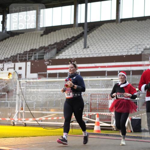 07.12.2025 - St. Pauli X-Mass-Run No. 15 Patografie http://msf.ph/oto/9367231 07.12.2025 11:04:03 Ziel 215, 216, 222, 432, 734, 764, 1200, 1252, 1254, 1401, 1695, 1854, 1856 meine-sportfotos.de