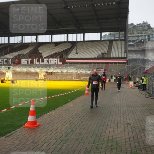 07.12.2025 - St. Pauli X-Mass-Run No. 15 Fabian Wolf http://msf.ph/oto/9367237 07.12.2025 10:22:54 Ziel 794, 2638, 3780, 4287, 4407, 4411, 4419, 4509, 4539 meine-sportfotos.de
