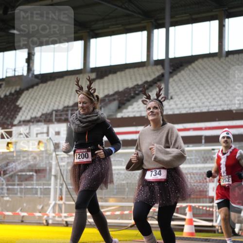 07.12.2025 - St. Pauli X-Mass-Run No. 15 Patografie http://msf.ph/oto/9367238 07.12.2025 11:04:06 Ziel 215, 216, 222, 432, 734, 764, 1200, 1252, 1254, 1401, 1695, 1854, 1856 meine-sportfotos.de
