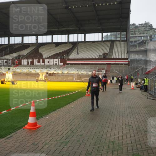 07.12.2025 - St. Pauli X-Mass-Run No. 15 Fabian Wolf http://msf.ph/oto/9367239 07.12.2025 10:22:54 Ziel 794, 2638, 3780, 4287, 4407, 4411, 4419, 4509, 4539 meine-sportfotos.de