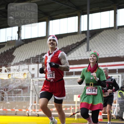 07.12.2025 - St. Pauli X-Mass-Run No. 15 Patografie http://msf.ph/oto/9367242 07.12.2025 11:04:07 Ziel 215, 216, 222, 305, 432, 734, 764, 1200, 1252, 1254, 1401, 1695, 1854, 1856 meine-sportfotos.de